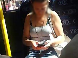 Upskirt sights of a girl texting in the bus Picture 1