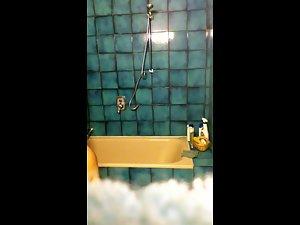Peeping on naked aunt in bathroom Picture 7