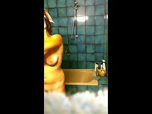 Peeping on naked aunt in bathroom Picture 8