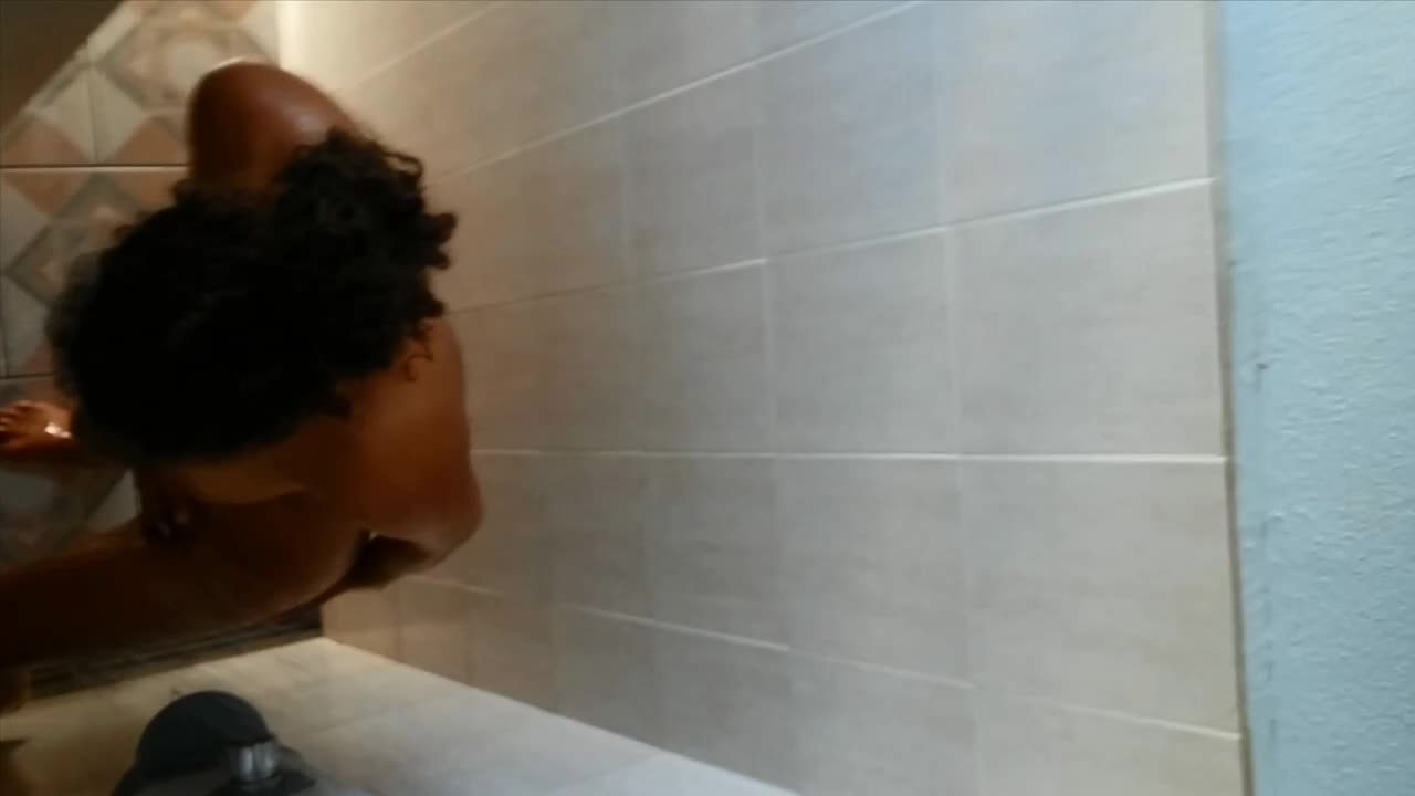 Voyeur Shower Nude In Black - Peeping on nude black girl in the shower - Voyeur Videos