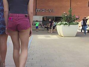 Young ass fills out shorts in a very nice way Picture 1