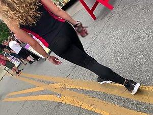 Teen girl wears a thong with sexy lace edges Picture 4