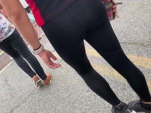 Teen girl wears a thong with sexy lace edges Picture 7