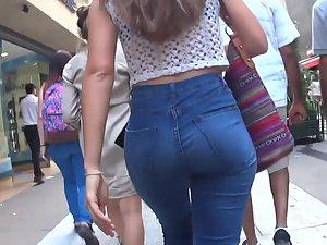 Sexy pear shape ass in tight jeans Picture 1