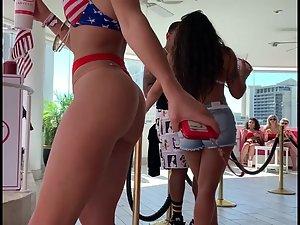 Voyeur follows a sexy girl around the poolside Picture 5