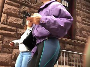 Exotic girl with wide hips and ass in leggings Picture 5