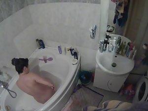 Spying on sister enjoying a bubble bath Picture 5
