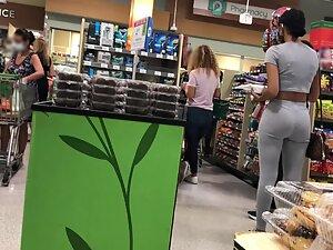 Hot booty and visible thong in supermarket Picture 3