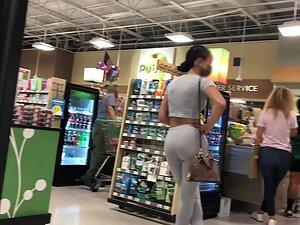 Hot booty and visible thong in supermarket Picture 6