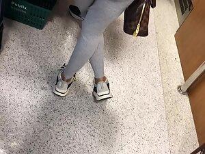 Hot booty and visible thong in supermarket Picture 7