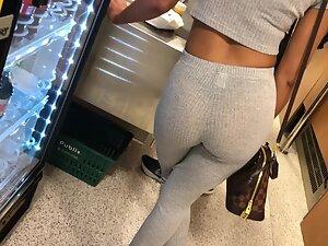 Hot booty and visible thong in supermarket Picture 8