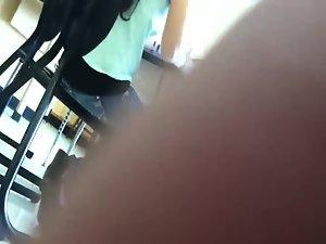 Teens get peeped under the table Picture 2