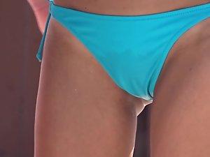 Fit milf puts younger women to shame on beach Picture 6