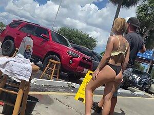 Hot girls washing cars in bikinis by the beach Picture 8