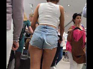 Sexy milf in tiny shorts is browsing the clothes store Picture 1