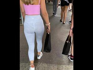 Frankly amazing bubble butt in motion Picture 1