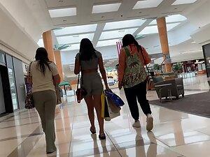 Tight grey outfit makes her look sexy in the mall Picture 1