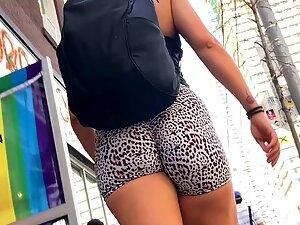Badass girl got a hot ass in sexy shorts Picture 5