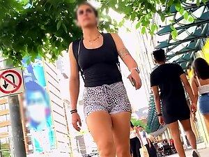 Badass girl got a hot ass in sexy shorts Picture 8