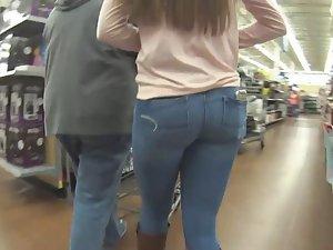 Sexy teen ass in jeans from the supermarket Picture 1