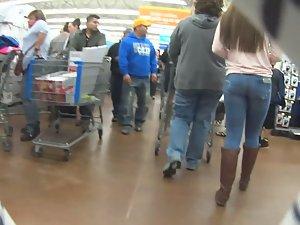 Sexy teen ass in jeans from the supermarket Picture 3
