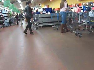 Sexy teen ass in jeans from the supermarket Picture 6