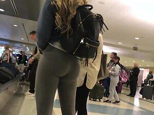 Inspecting hot bubbly booty while she waits for luggage Picture 3