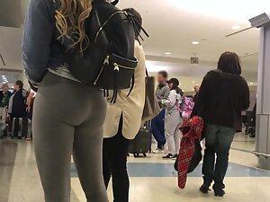 Inspecting hot bubbly booty while she waits for luggage Picture 4