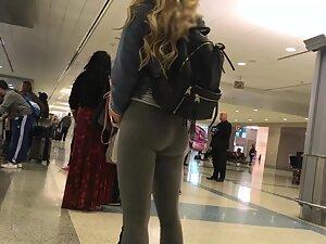 Inspecting hot bubbly booty while she waits for luggage Picture 7