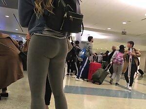 Inspecting hot bubbly booty while she waits for luggage Picture 8