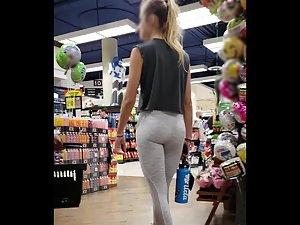 Fit girlfriend decides what food they buy Picture 5