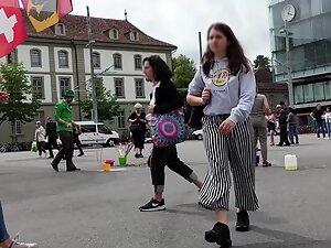 Terrific ass in tight blue jeans Picture 3