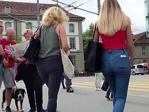 Terrific ass in tight blue jeans Picture 5