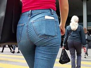 Terrific ass in tight blue jeans Picture 6