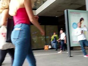 Terrific ass in tight blue jeans Picture 8