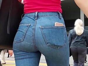 Terrific ass in tight blue jeans