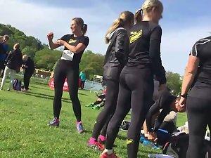 Athletic girls warming up Picture 1