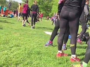 Athletic girls warming up Picture 4