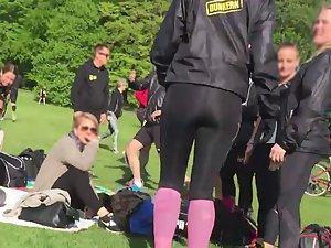 Athletic girls warming up Picture 7