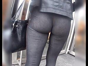 Perfect ass cheeks and thong in extra tight jeans Picture 7