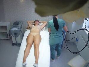 Hidden cam caught flawless naked woman in beauty salon Picture 3