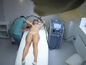 Hidden cam caught flawless naked woman in beauty salon Picture 4