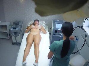 Hidden cam caught flawless naked woman in beauty salon Picture 5