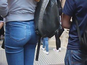 Goldilocks in tight jeans Picture 6