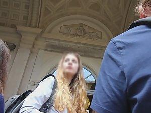 Goldilocks in tight jeans Picture 8