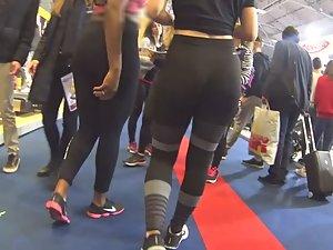 Hot chicks in fitness expo Picture 4