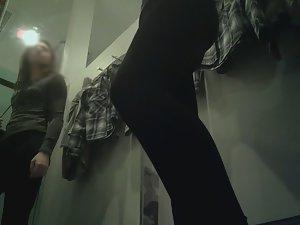 Peeping a cutie in dressing room Picture 6