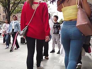 Tight ass fills jeans to maximum capacity Picture 2