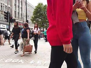 Tight ass fills jeans to maximum capacity Picture 6