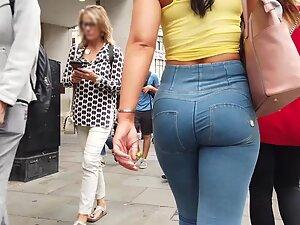 Tight ass fills jeans to maximum capacity Picture 7